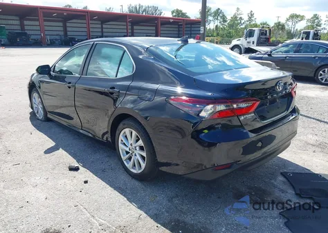 2024 Toyota Camry Le z USA, uszkodzony, nr VIN 4T1R11AK5RU880463